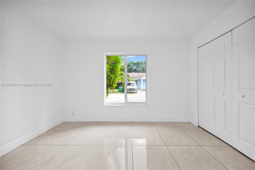 Building Photo - 18016 NW 40th Ct