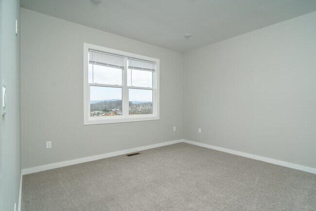 Building Photo - 1528 Crownpoint Dr