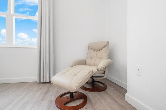 Building Photo - 384 Famagusta Dr