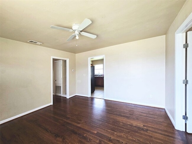 Building Photo - 12121 Hoblitzelle Dr