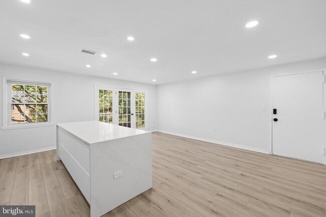 Building Photo - 9459 Fairfax Blvd