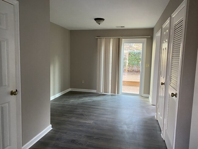 Building Photo - 1656 Grist Mill Dr