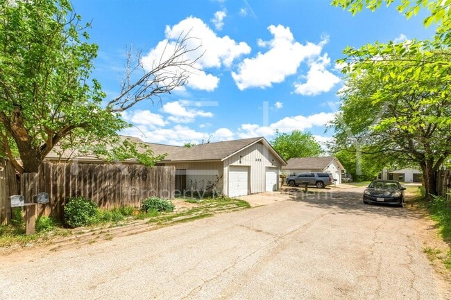 Building Photo - 205 W William Cannon Dr