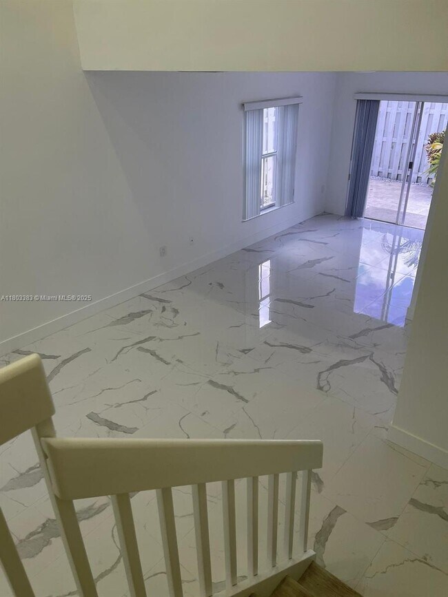 Building Photo - 7030 SW 41st Pl