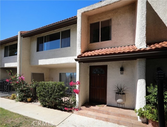 Building Photo - 9402 Vía Yolanda