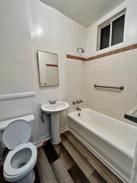 Building Photo - 1523 N McCadden Pl