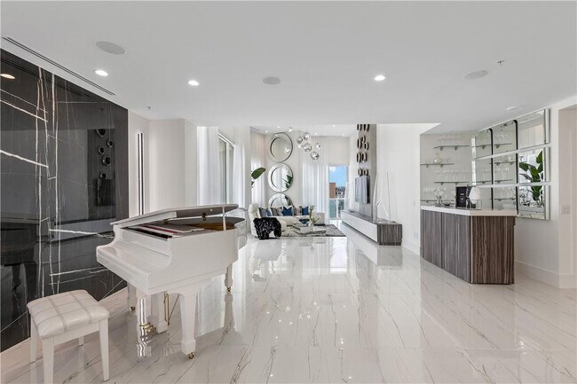 Building Photo - 350 SE 2nd St