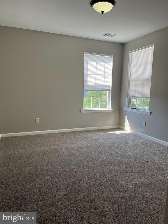 Building Photo - 3650 Rolling Hills Dr
