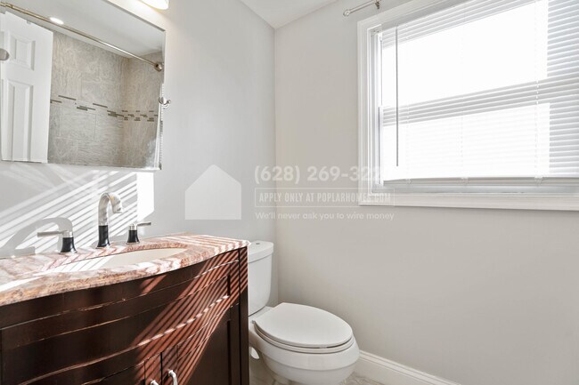 Building Photo - 2511 Kitmore Ln