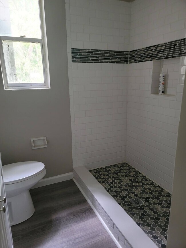 Building Photo - Renovated 3/2 in Cedar HIlls