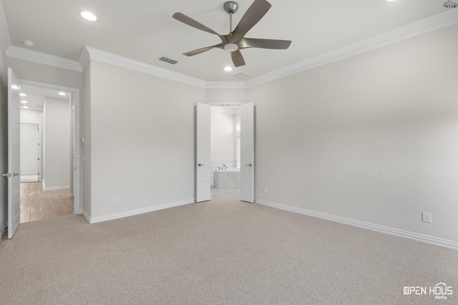 Building Photo - 5682 Blackstone Dr