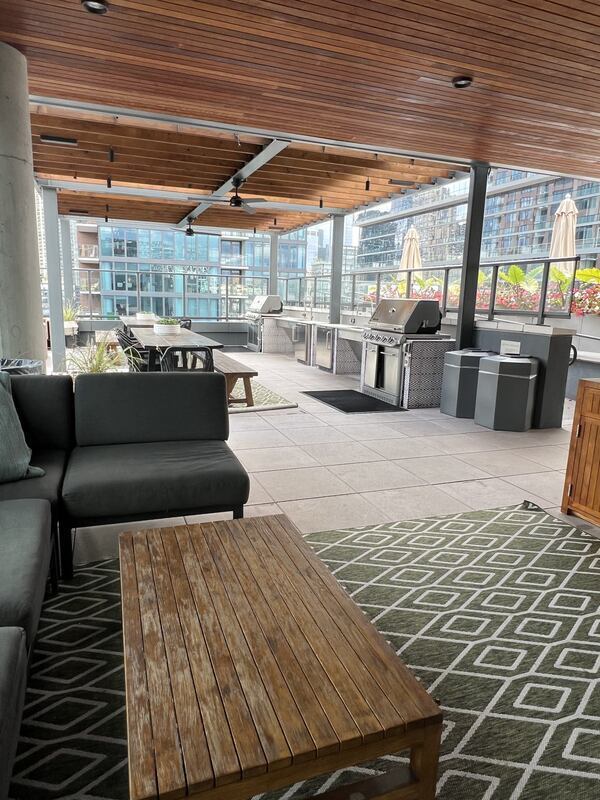 Building Photo - 603 N Wells St