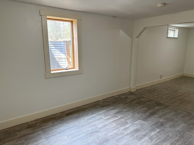 Building Photo - 143 Sholan Rd