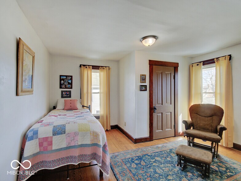 Building Photo - 345 E King St