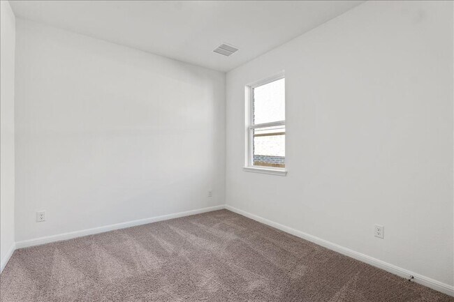 Building Photo - 133 Grn Knl Ln