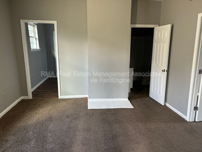 Building Photo - 113 W Tinsley St