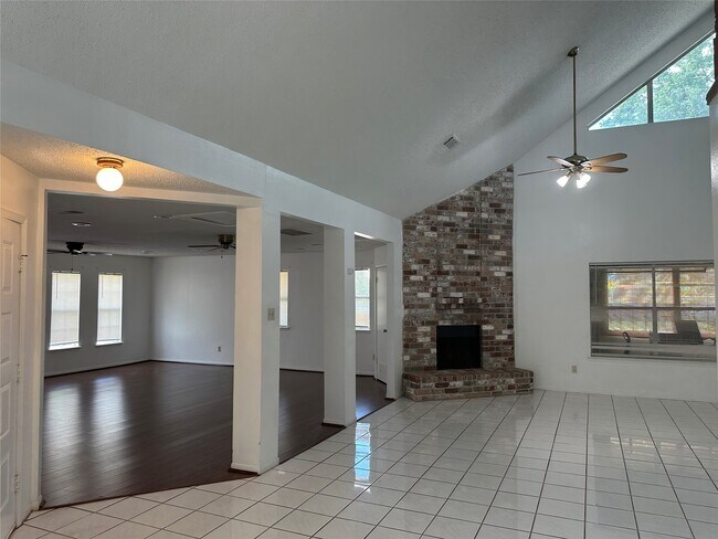 Building Photo - 3654 Palm Grove Dr