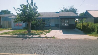 Building Photo - 312 McKnight Dr