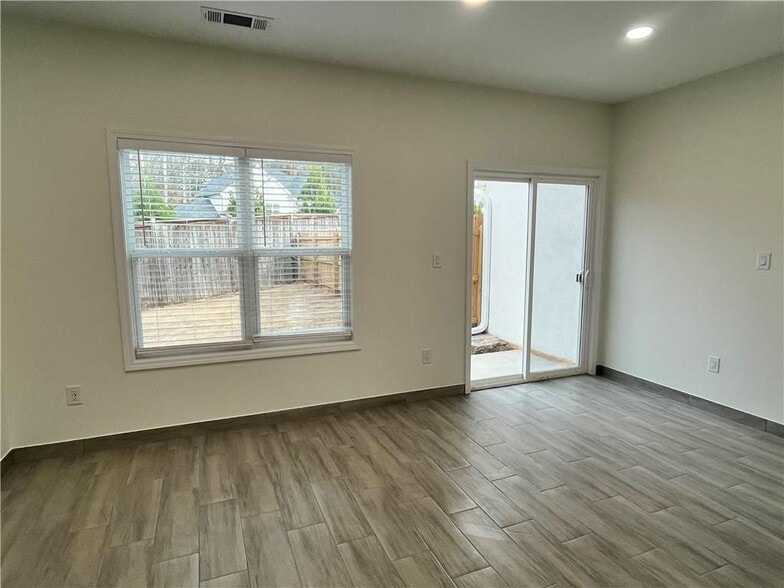 Building Photo - 4500 Kings Lake Dr