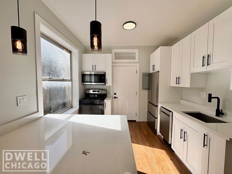 Building Photo - 956 N Winchester Ave