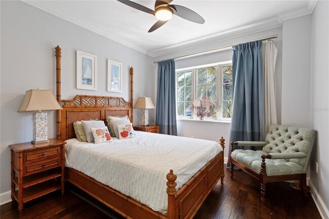 Building Photo - 300 Beach Dr NE