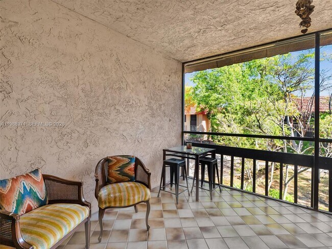 Building Photo - 770 NE 199th St