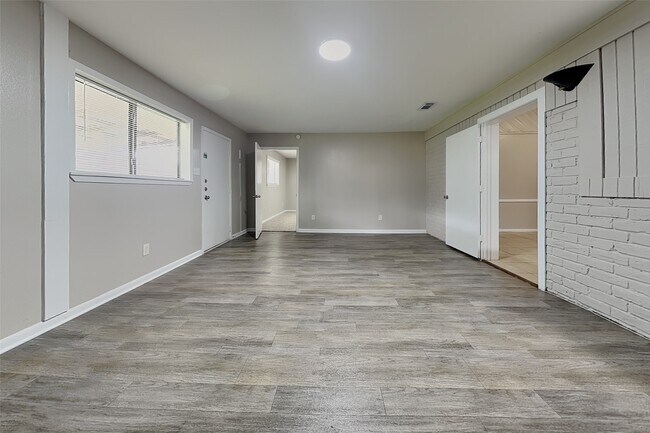 Building Photo - 7731 Bunker Wood Ln