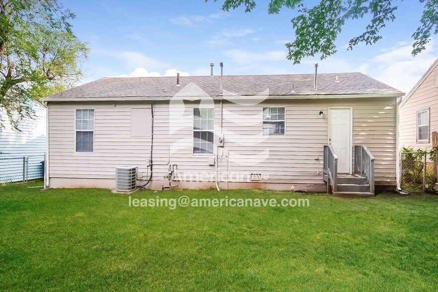 Building Photo - 147 W 49th Pl N