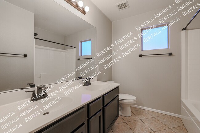 Building Photo - 703 W Canary Way