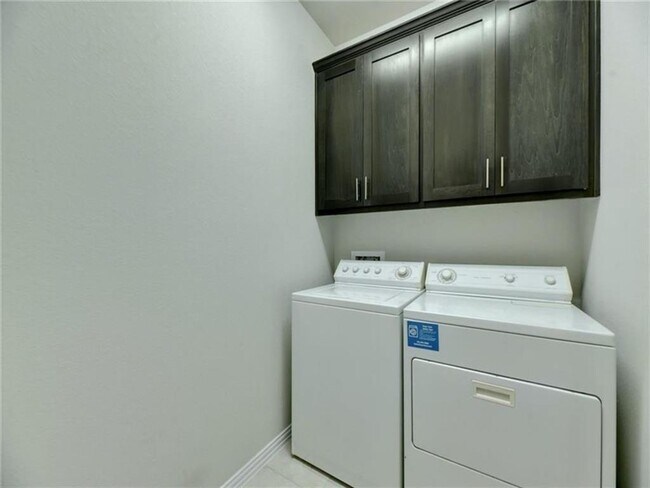 Building Photo - 8816 Sikes Way
