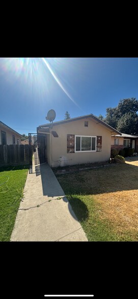 outside house - 228 W 20th St