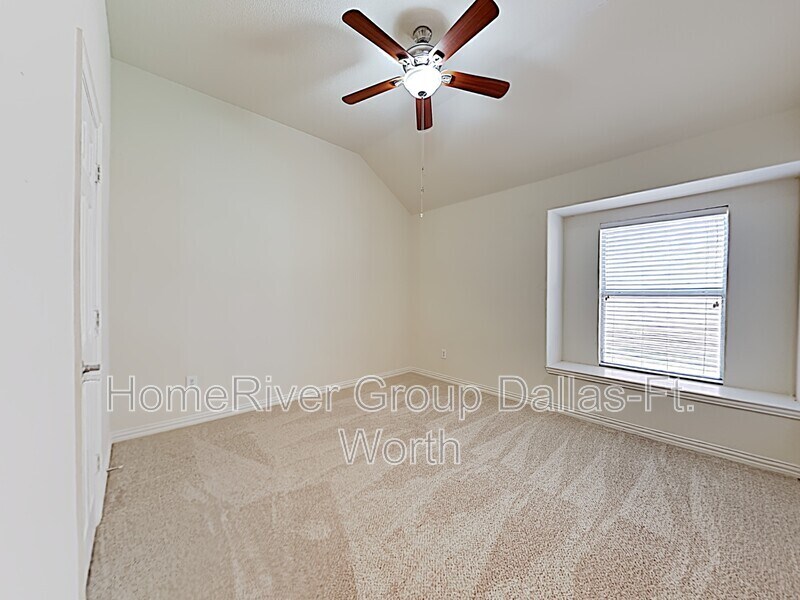 Building Photo - 217 Mapleshade Dr