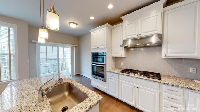 Building Photo - 2794 Ashcombe Dr.