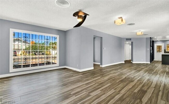 Building Photo - 1056 E Oakey Blvd