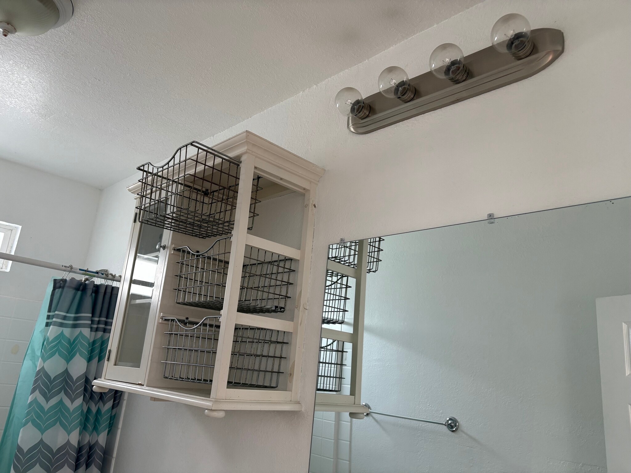 Storage & Vanity Lighting - 3423 W 59th St