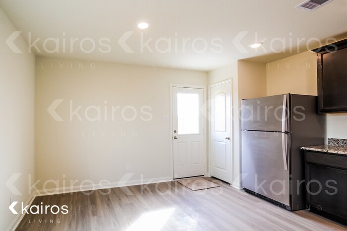 Building Photo - 5906 Sapphire Lagoon Rd