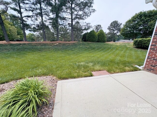 Building Photo - 108 Avaclaire Way