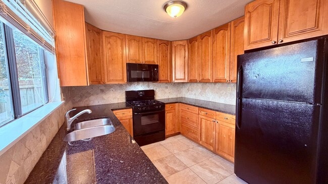 Building Photo - Beautiful Roswell 3 Bedroom-2 Bathroom Ranch, Minutes from 400, Available NOW!