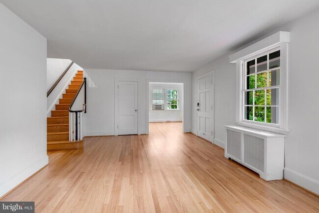 Building Photo - 4215 Chesapeake St NW