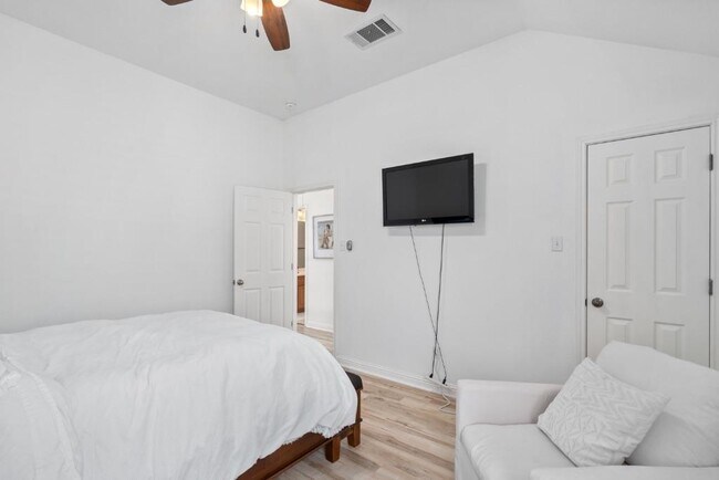 Building Photo - 10313 Big Thicket Dr