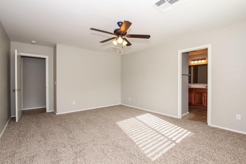 Building Photo - 2081 E Paso Fino Dr