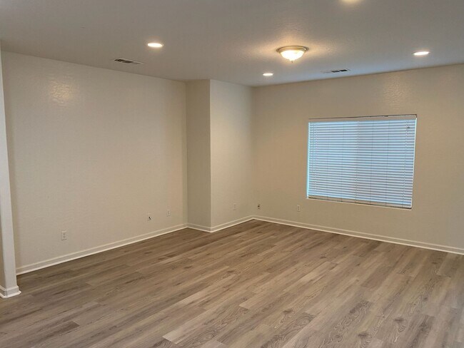 Building Photo - 2022 Muscat Ave