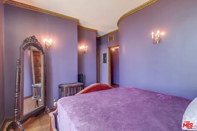 Building Photo - 642 S Bronson Ave