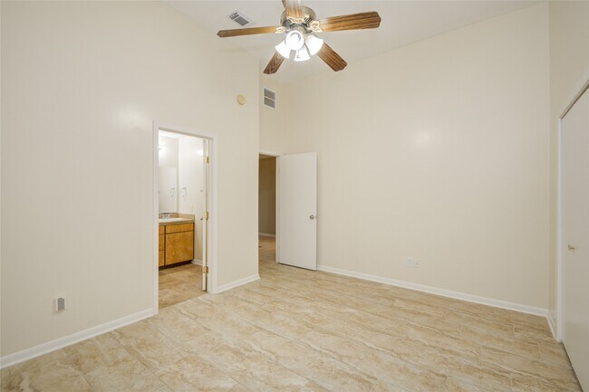 Building Photo - 5006 Westfield Village Dr