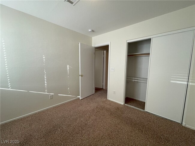 Building Photo - 6122 Cozy Creek St