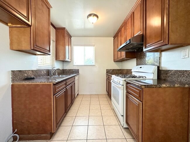 Building Photo - 3 bedroom 1 bathroom home located in Sacra...