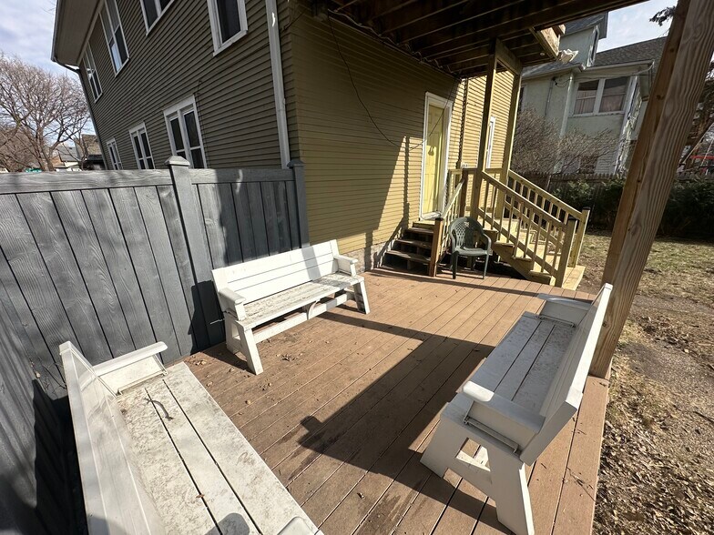 Building Photo - 235 Logan Ave N