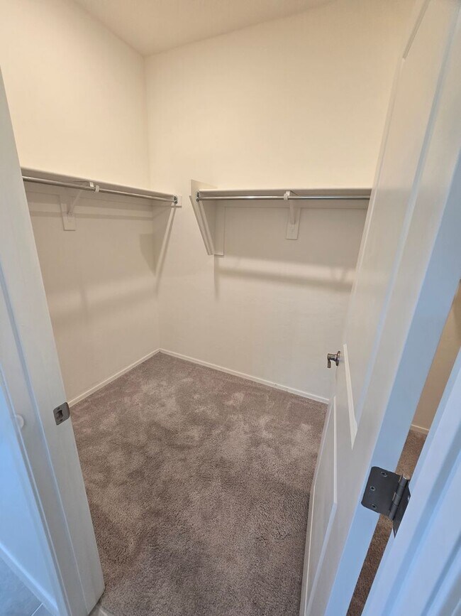 Building Photo - Like-New Home in Southeast Tucson’s Most Desirable Neighborhood!