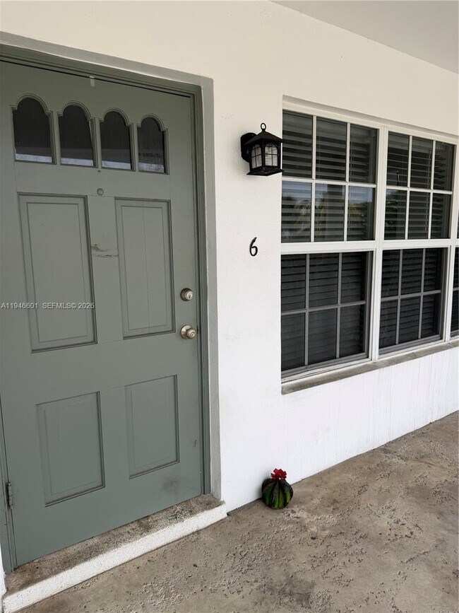 Building Photo - 3212 NE 10th St