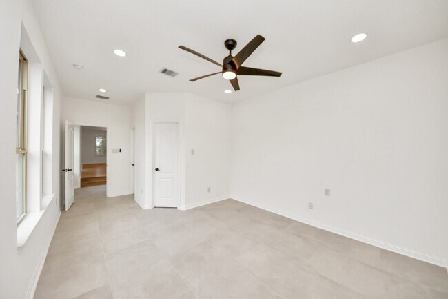 Building Photo - 23514 Bellina Dr